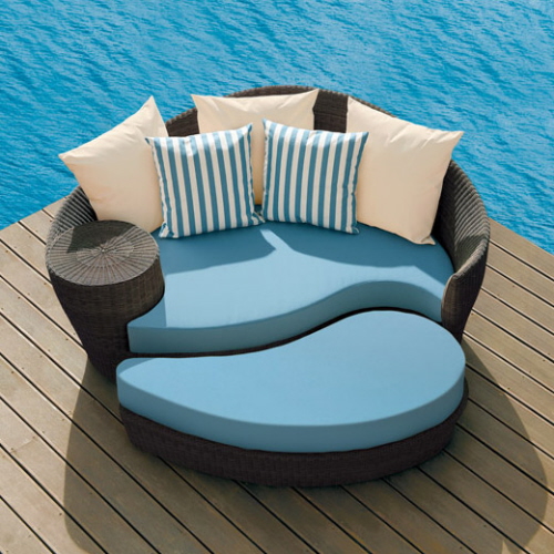 5340aba5542f308752000259_modern-patio-furniture.jpg