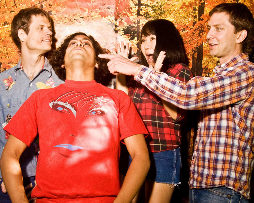 546574e606fd919573373254_Deerhoof-2.jpg