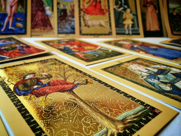 550b86e6c2e2e3f557561c69_tarot-cards-sm.jpg