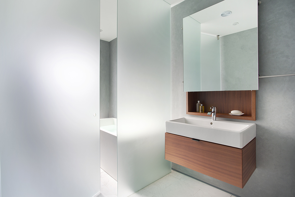 Boston Architects BUTZ + KLUG architecture Contemporary renovation Boston MA South End Bath