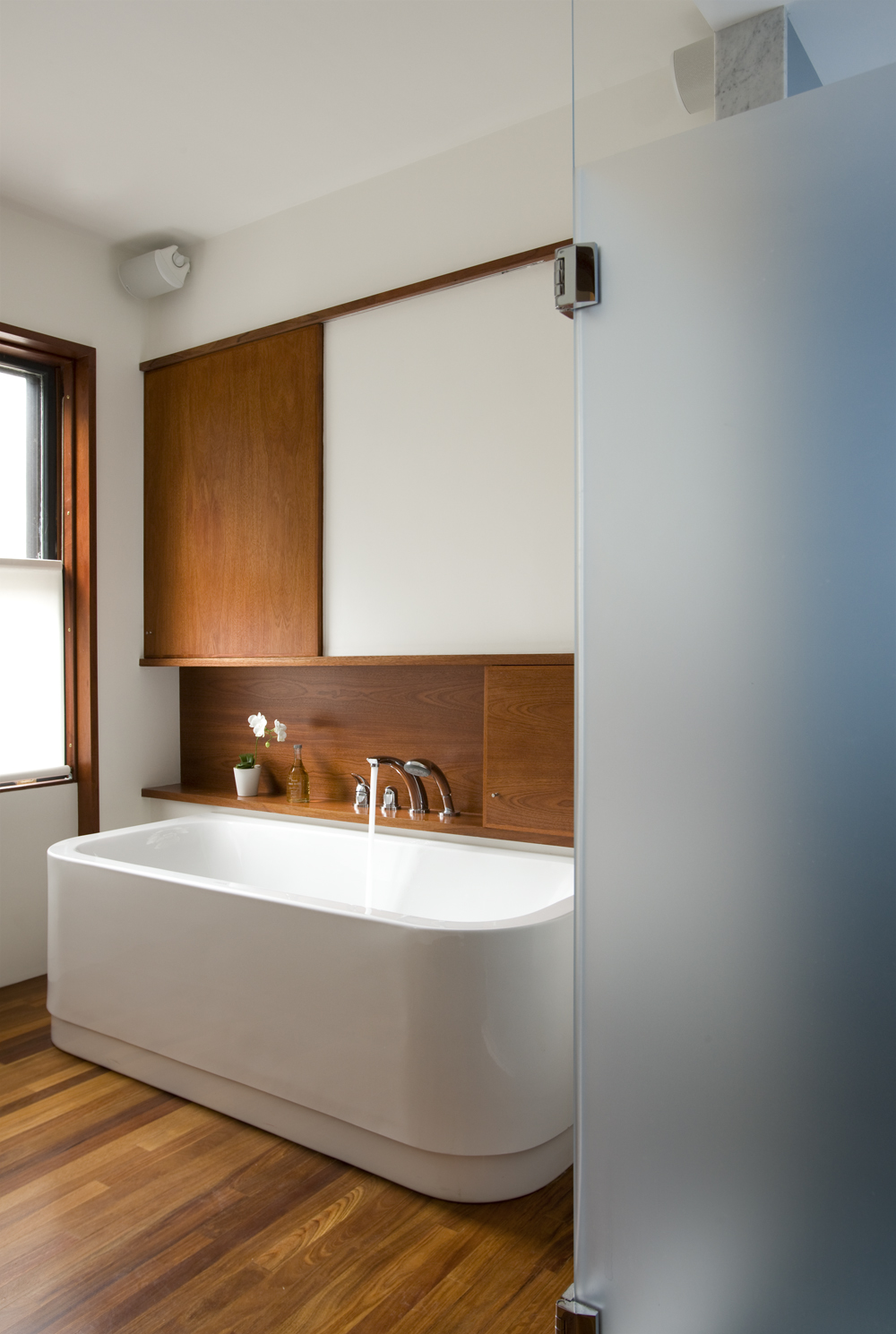 Boston Architects BUTZ + KLUG architecture Contemporary renovation Brookline MA Bath