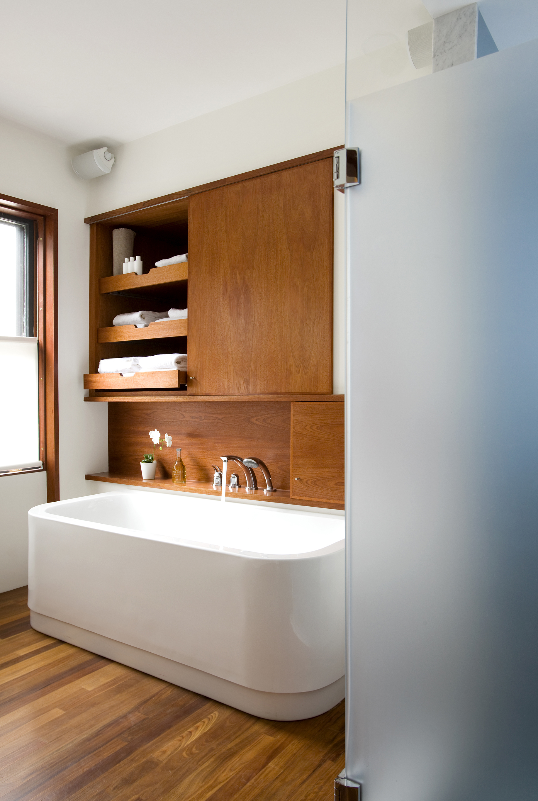 Boston Architects BUTZ + KLUG architecture Contemporary renovation Brookline MA Bath