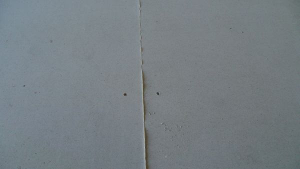 Retirer le surplus de mastic sur chape sèche plancher chauffant Caleodur