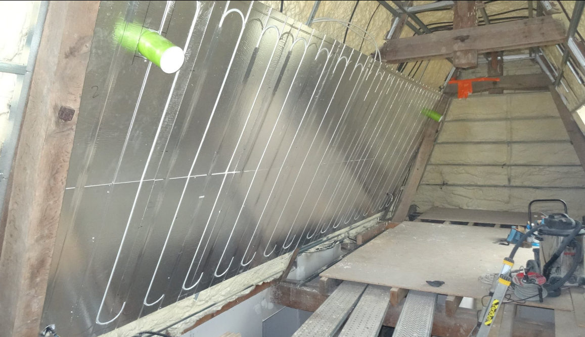 Mise en place d'un mur chauffant Caleosol dans la chambre familiale