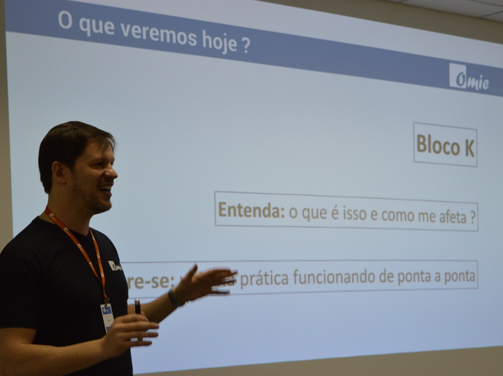 Marcelo Lombardo na palestra sobre Bloco K
