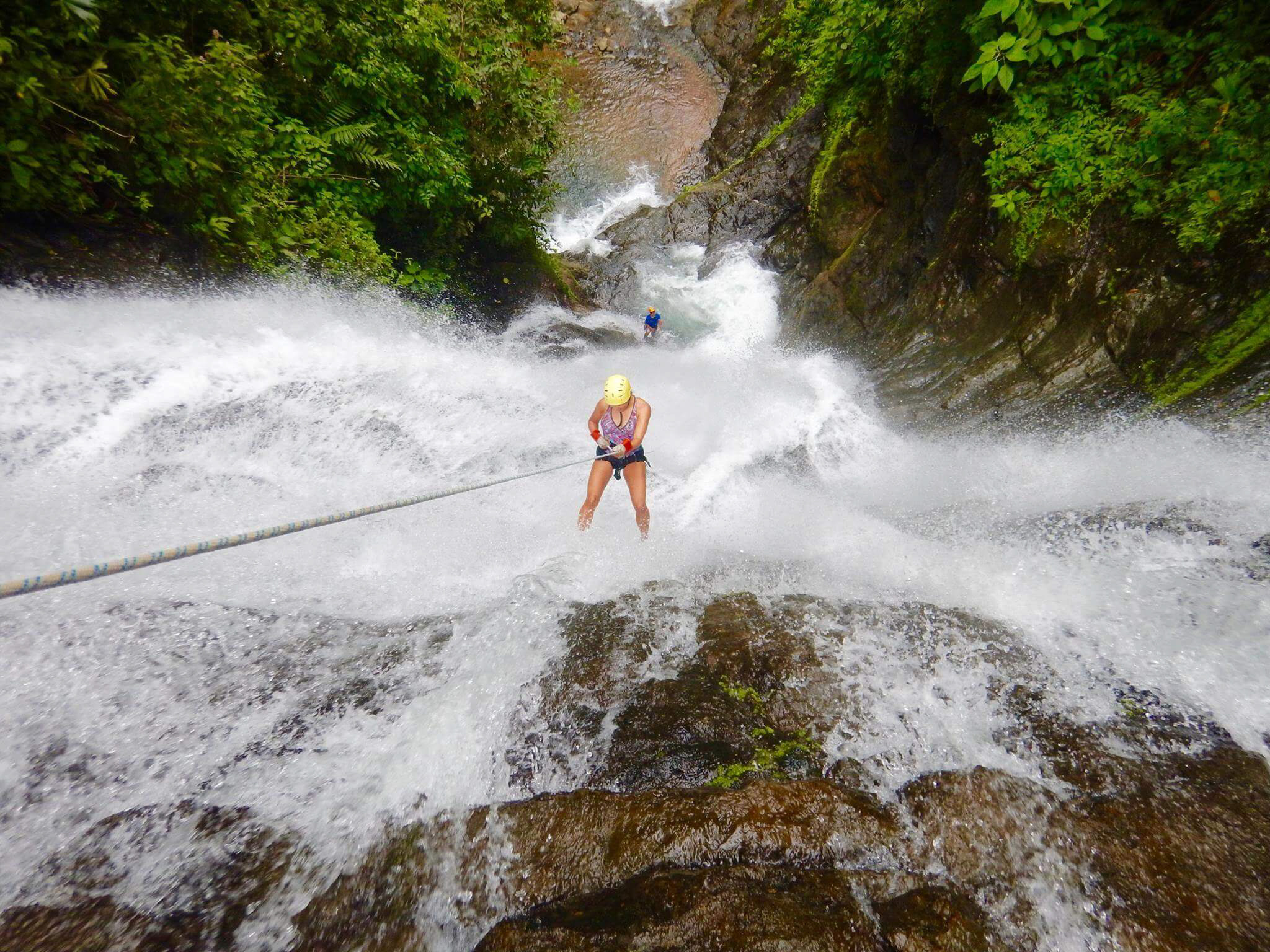 blog-explore-central-america-waterfall-rappelling