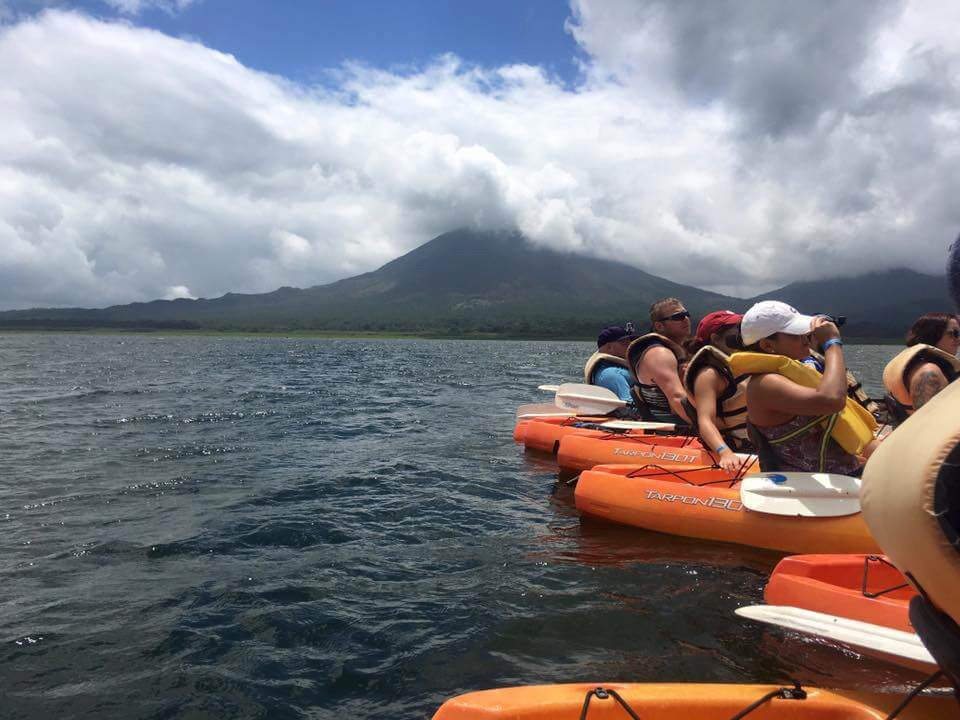 blog-explore-central-america-lake-arenal-kayak