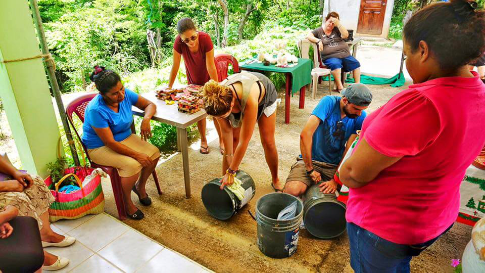 blog-explore-central-america-women-activity-entrepreneur-water-filters