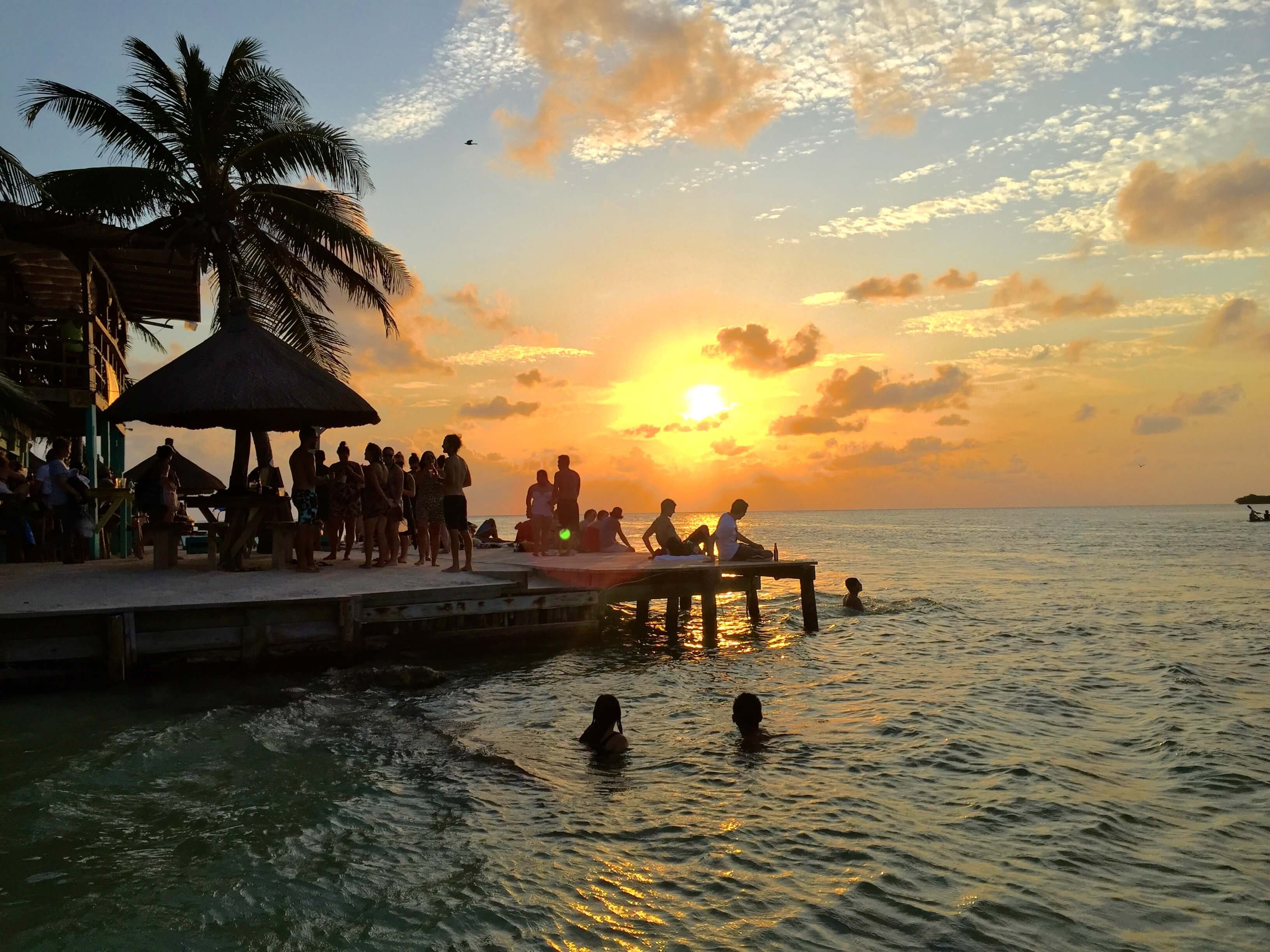 blog-you-better-belize-it-the-split-caye-caulker-sunset