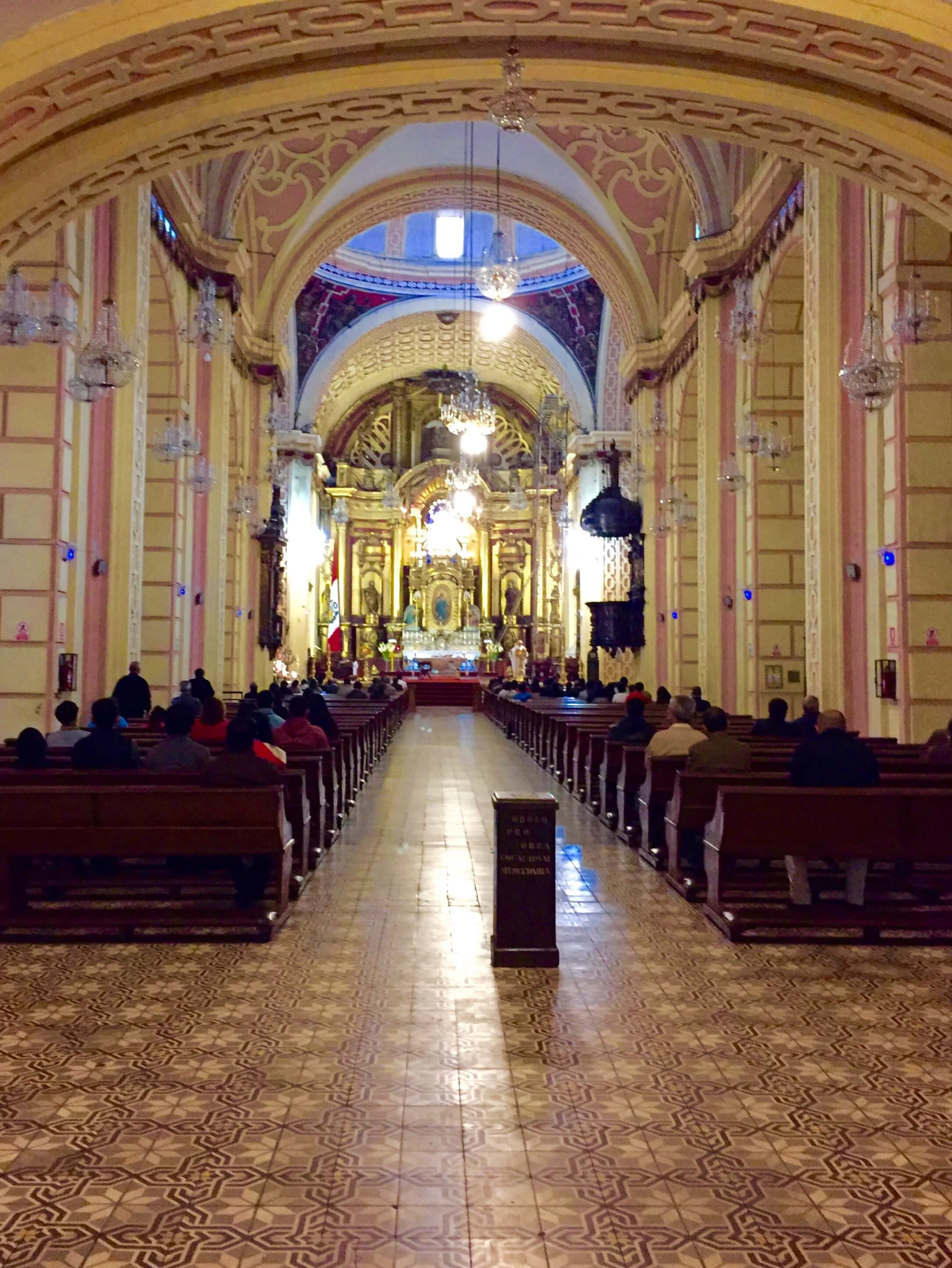 blog-spare-day-in-lima-inside-church