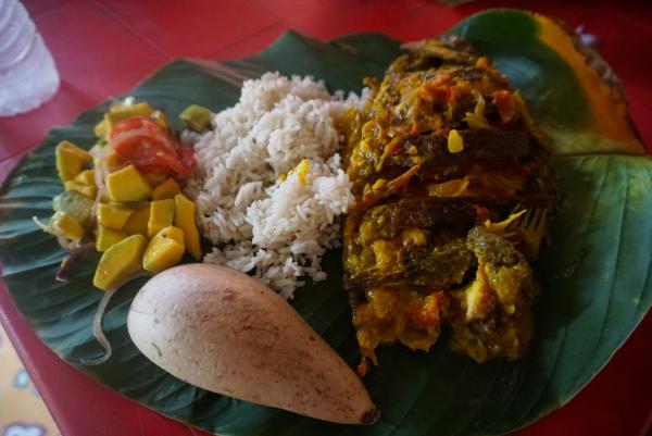 blog-Why-Cartagena-Should-Be-at-the-Top-of-Your-Travel-Bucket-List-fish-rice.jpg