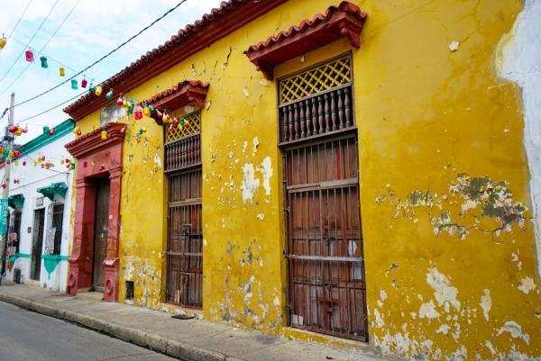 blog-Why-Cartagena-Should-Be-at-the-Top-of-Your-Travel-Bucket-List-building.jpg
