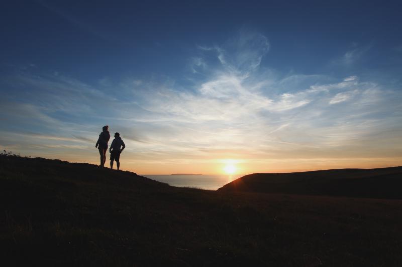 under30experiences-blog-why-millennial-travelers-are-seeking-more-authentic-experiences-repeat-whats-on-social-media-sunrise-hike