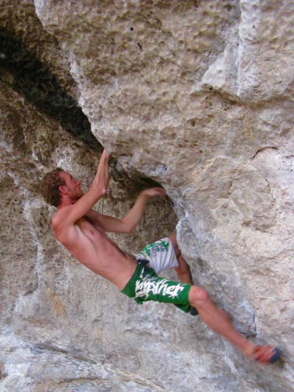under30experiences-travel-blog-for-millennials-entering-the-flow-state-climbing-crazy-horse-day-at-the-crag