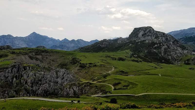 under30experiences-group-travel-blog-for-millennials-embrace-the-uncertainty-of-solo-travel-spain