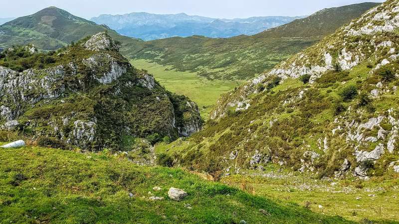 under30experiences-group-travel-blog-for-millennials-embrace-the-uncertainty-of-solo-travel-spain-mountains