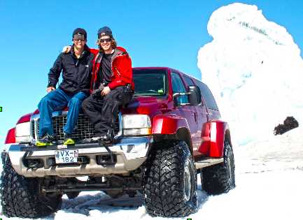 under30experience-group-travel-blog-for-millennials-iceland-glacier-live-different-podcast-superjeep