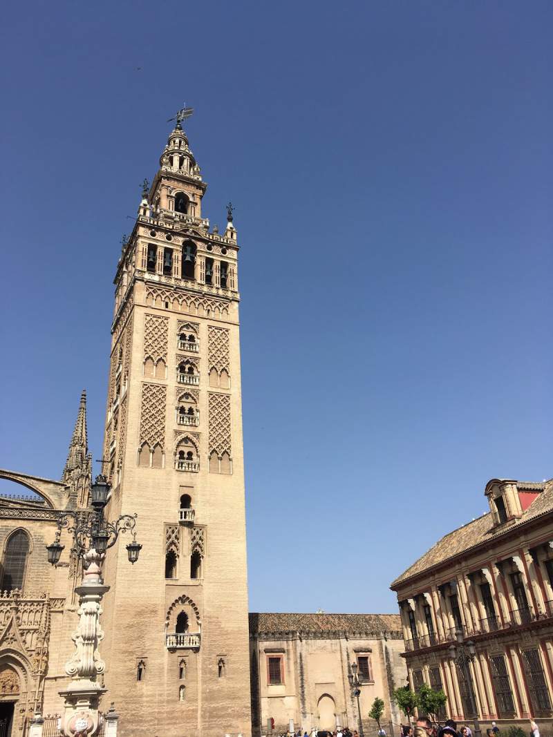 under30experiences-group-travel-blog-for-millennials-catedral-de-sevilla