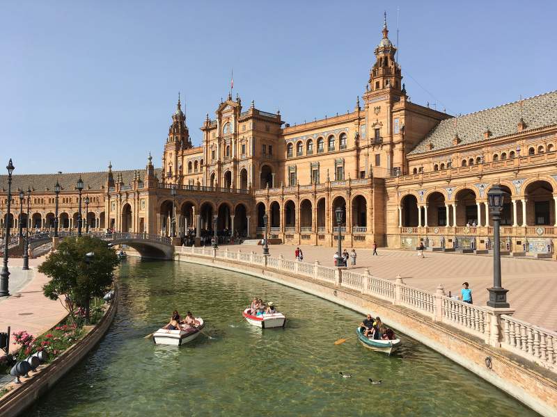 under30experiences-group-travel-blog-for-millennials-plaza-de-espana