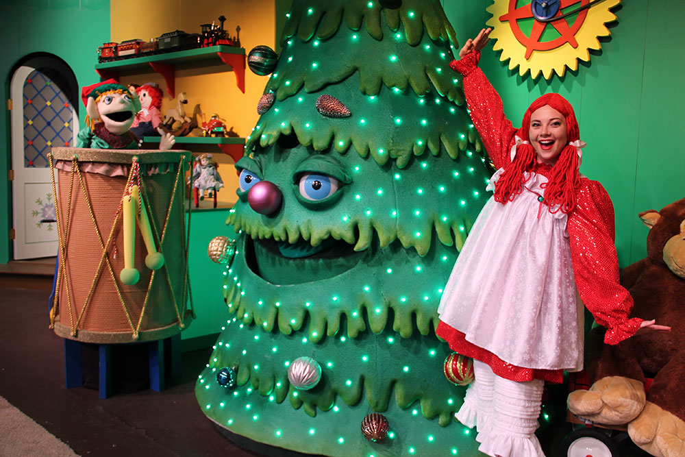 fa la la follies celebrate christmas on the bayou and take a seat by the fire in homestead ridge and enjoy silver dollar city style sounds and stories - Christmas On The Bayou Cast fa la la follies celebrate christmas on the bayou and take a seat by the fire in homestead ridge and enjoy silver dollar city style sounds and stories - Christmas On The Bayou Cast