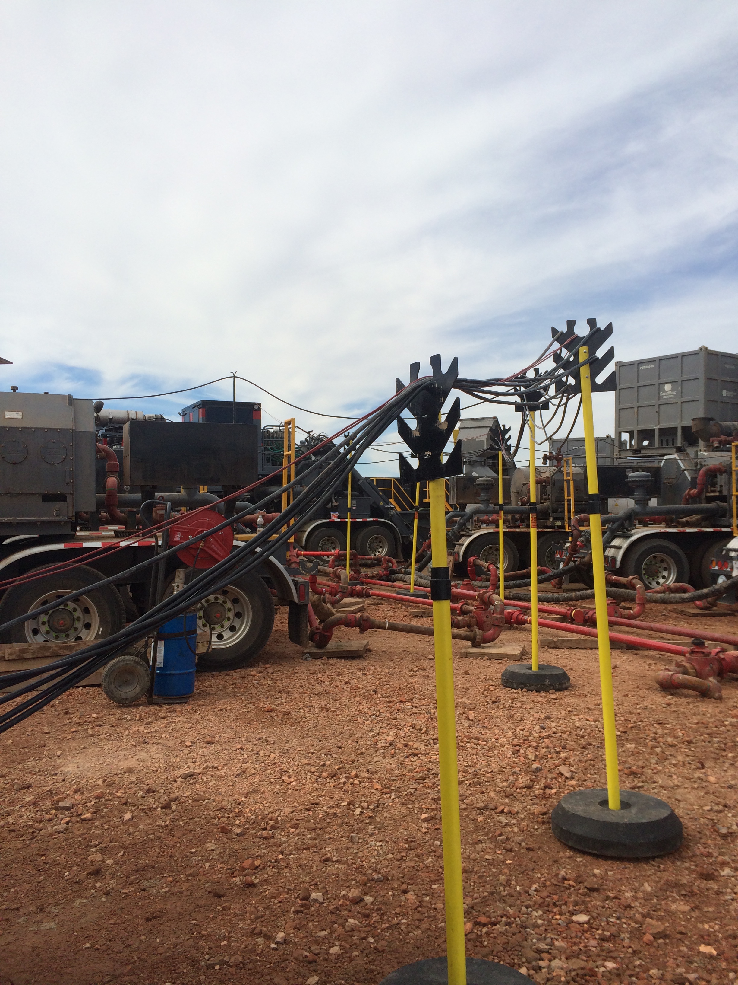 Cable support towers for NEC Code compliant job sites