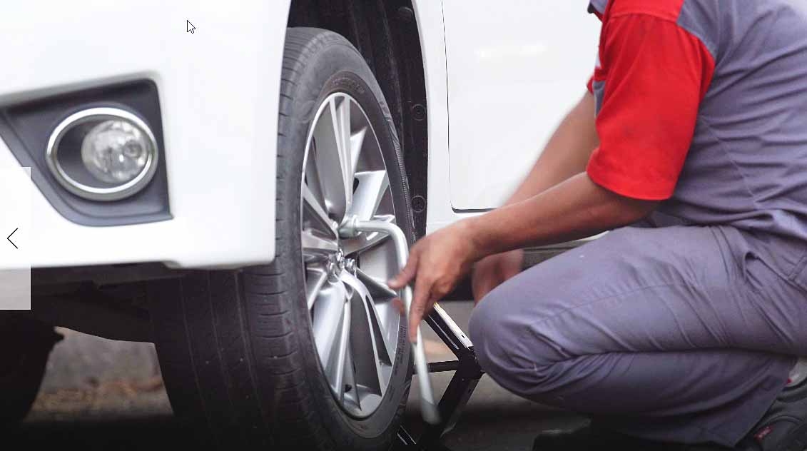 thay bánh dự phòng xe corolla altis