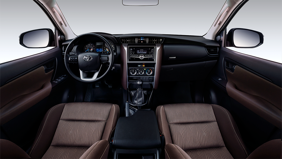 khoang người lái nội thất fortuner maý dầu
