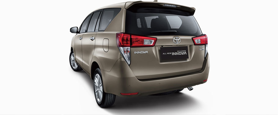 đuôi xe innova 2018