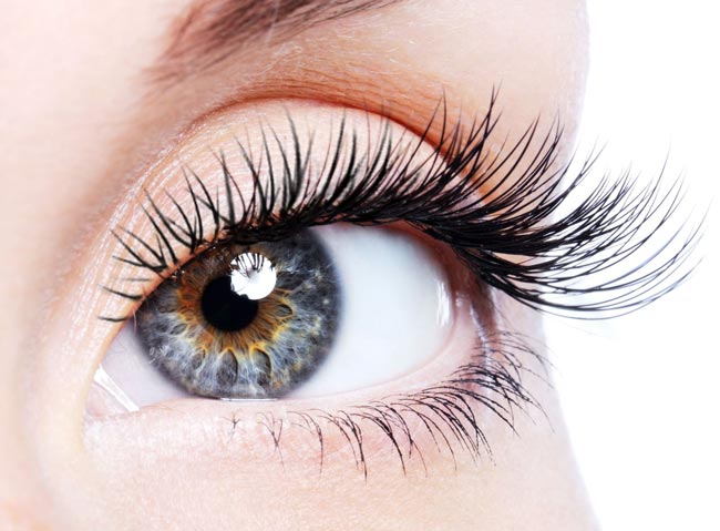 Sie wollen lange, volle und langanhaltenede Wimpern? Dann brauchen Sie eine Wimpernverlängerung. So brauchen Sie nicht mehr jeden Morgen auf Ihre Mascara achten.