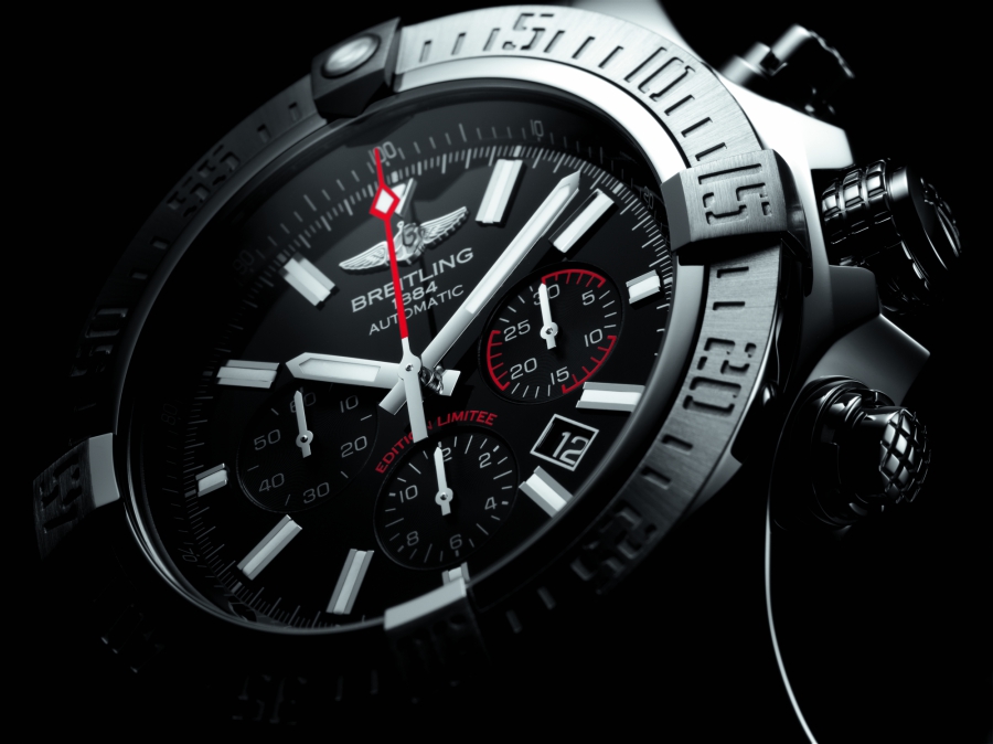 breitling avenger review
